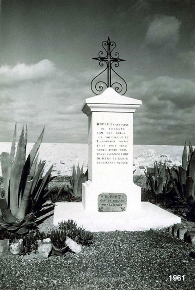 MERS EL KEBIR B STELE DU CF ROPERT MORT EN 1830.JPG